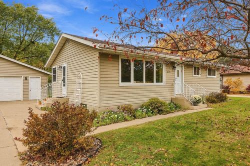 829 22nd Ave N, Saint Cloud, MN, 56303-2504 | Card Image