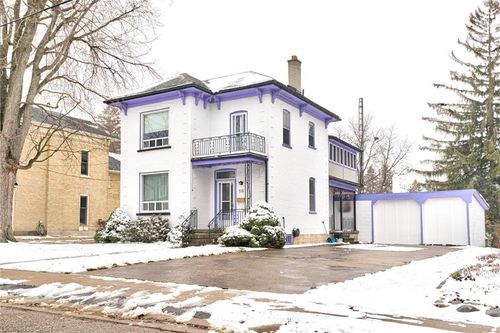 16 Centre St, Elmira, ON, N3B2T9 | Card Image