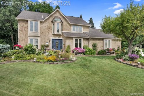 399 Silvervale Dr, Rochester Hills, MI, 48309-1101 | Card Image