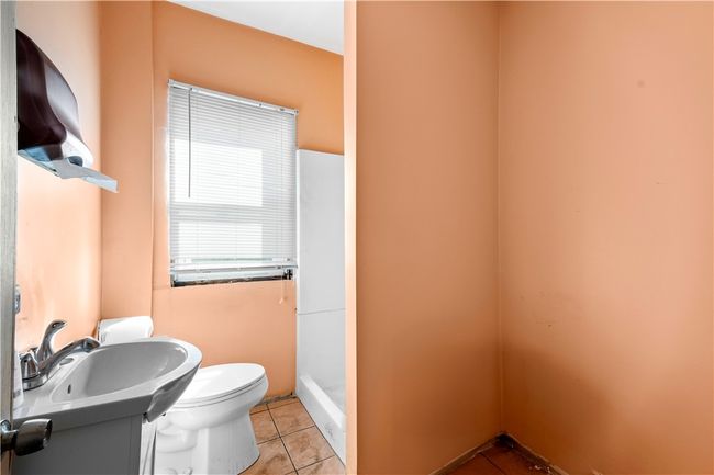 659 Killingly St, Home with 2 bedrooms, 3 bathrooms and 30 parking in Johnston RI | Image 24