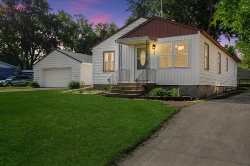 111 4th St, Kenyon, MN, 55946-1010 | Card Image