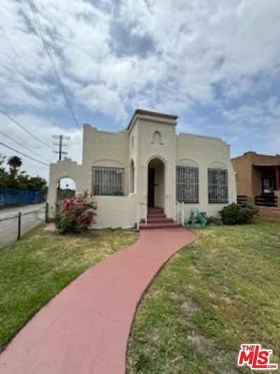 W 94th Street, House other with 2 bedrooms, 1 bathrooms and null parking in Los Angeles CA | Image 1