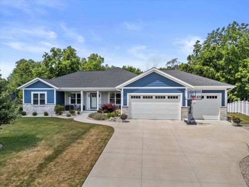 6600 Hillstone Ct, Waterford, WI, 53185-2547 | Card Image