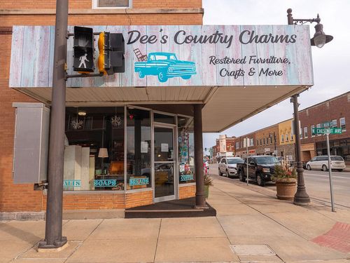 2 E Main St, New Hampton, IA, 50659 | Card Image