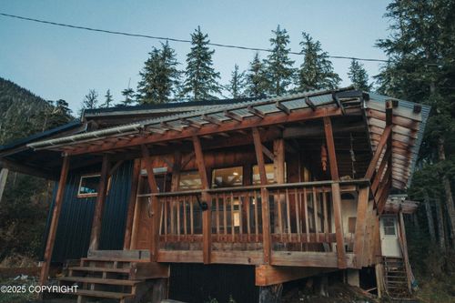 d-725 D Mitkof Hwy, Petersburg, AK, 99833-0517 | Card Image