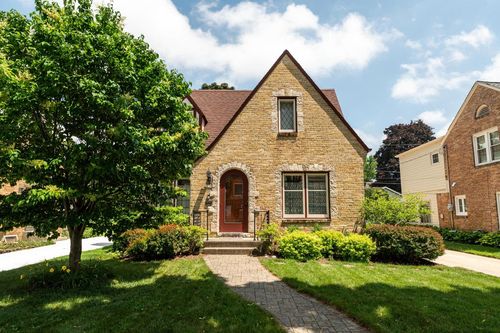 2630 N 91st Street, Wauwatosa, WI, 53226 | Card Image