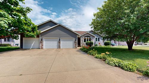 1906 Greenwood Dr, Albert Lea, MN, 56007-2147 | Card Image