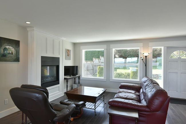 644 Gibsons Way, House other with 4 bedrooms, 4 bathrooms and null parking in Gibsons BC | Image 7