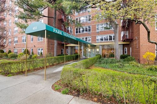2p-651 Vanderbilt St, Brooklyn, NY, 11218-7203 | Card Image