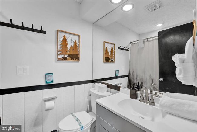 823 Crest Pines Ln, Townhouse with 3 bedrooms, 3 bathrooms and null parking in Pocono Pines PA | Image 27