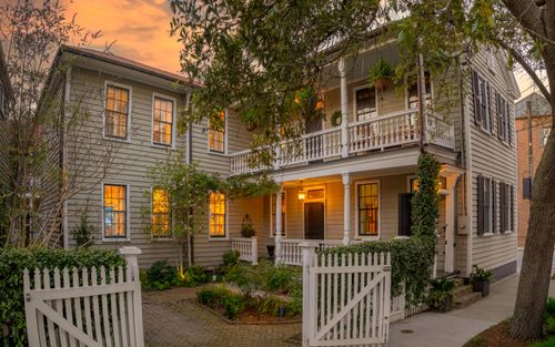 28 Warren St, Charleston, SC, 29403-6154 | Card Image