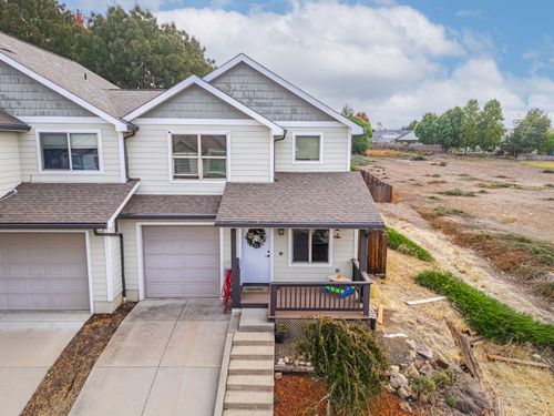 208 Northview Dr, Eagle Point, OR, 97524-8023 | Card Image