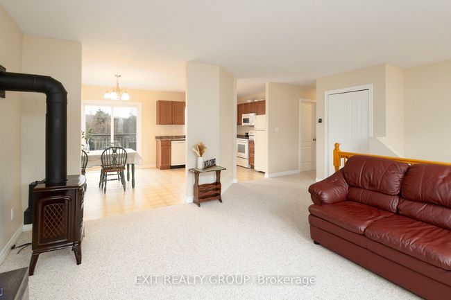 28 Kyle Crt, House other with 2 bedrooms, 1 bathrooms and 4 parking in Frankford ON | Image 6