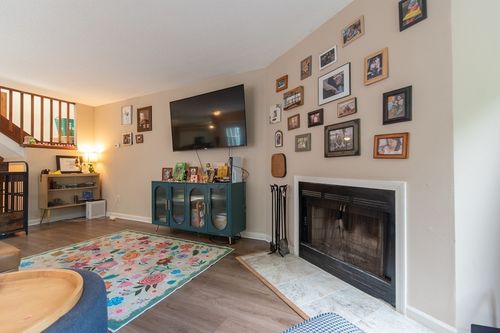 15b-15 Loyalist Dr, Uxbridge, MA, 01569-1683 | Card Image