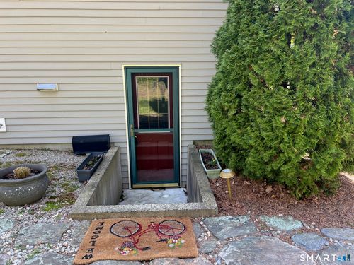 15 Oak Hill Dr, Clinton, CT, 06413-2428 | Card Image