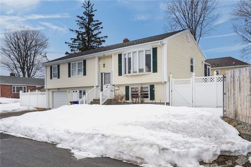 28 Halsey St, North Providence, RI, 02911-1766 | Card Image