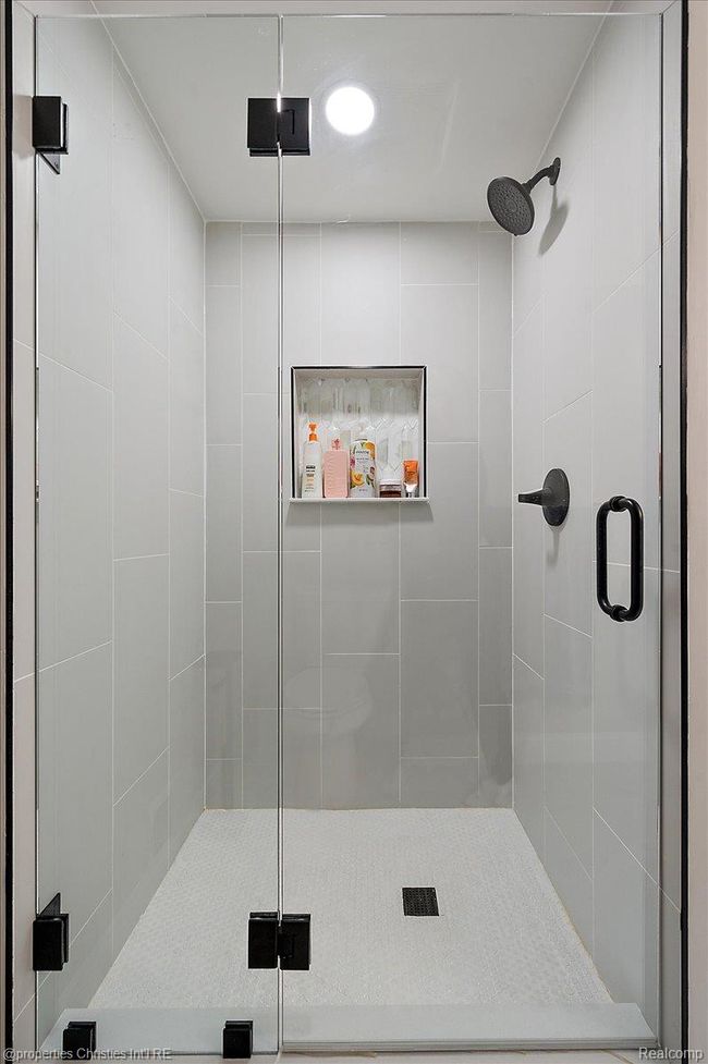 70-12231 Hillside Dr-70.jpg | Image 25