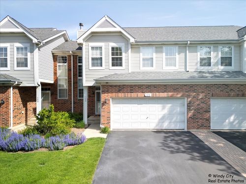 125 Chestnut Hills Cir, Burr Ridge, IL, 60527-6987 | Card Image