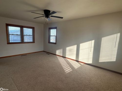 214 E High St, Marshalltown, IA, 50158-3360 | Card Image