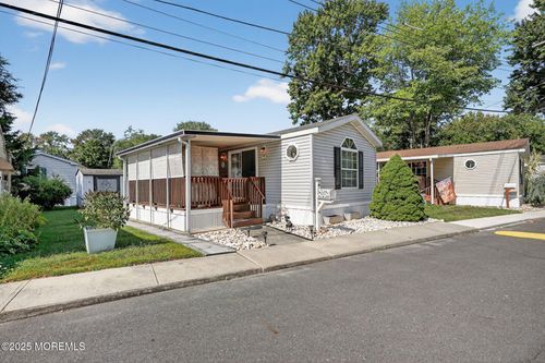 4 South Dr, East Windsor, NJ, 08520-1915 | Card Image