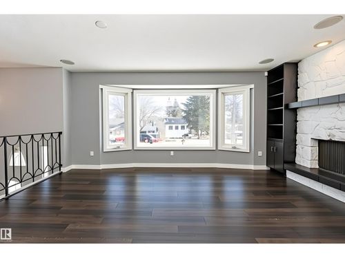 2020 89 St Nw, Edmonton, AB, T6K2A3 | Card Image