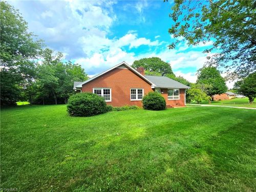 158 Country Club Dr, State Road, NC, 28676-9099 | Card Image