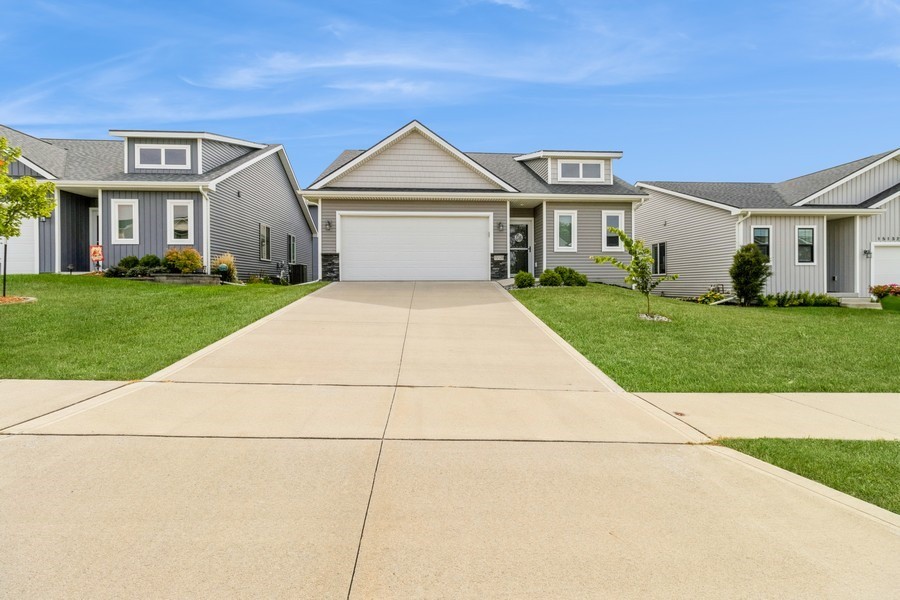 Goldenrod Dr, Urbandale, IA 50323