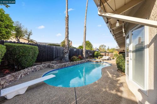 486 Viking Dr, Pleasant Hill, CA, 94523-1811 | Card Image