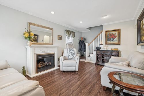 466 Jefferson Pl, Mineola, NY, 11501-2216 | Card Image