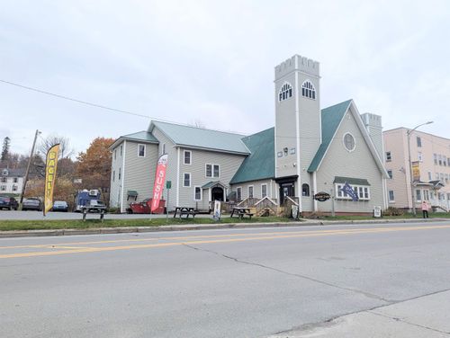 537 Railroad St, St. Johnsbury, VT, 05819-1635 | Card Image