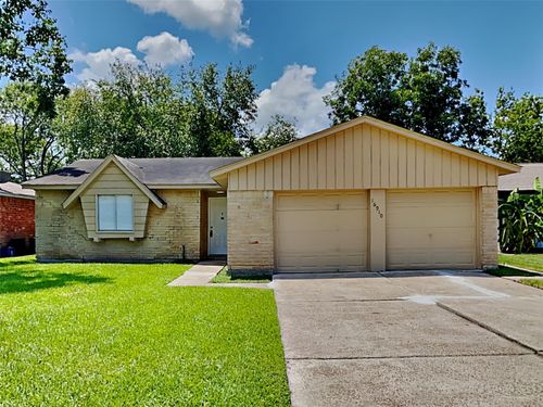 16910 Barcelona Dr, Friendswood, TX, 77546-4130 | Card Image
