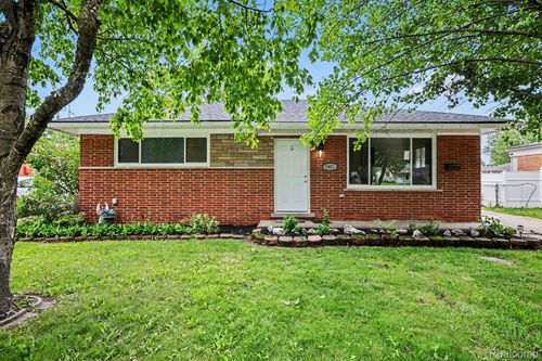 35812 Little Mack Ave, Clinton Township, MI, 48035-2644 | Card Image
