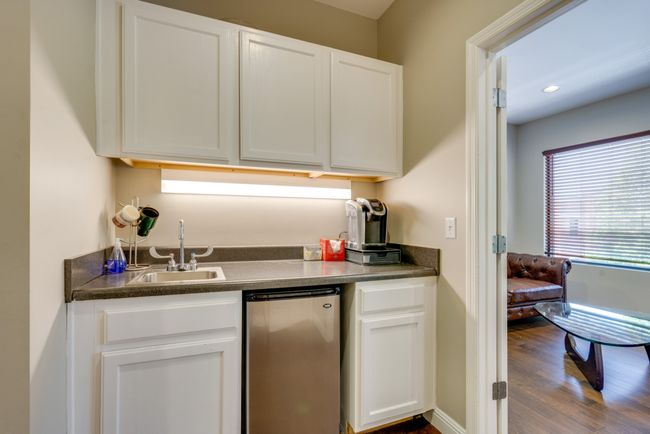 Upstairs kitchenette | Image 9