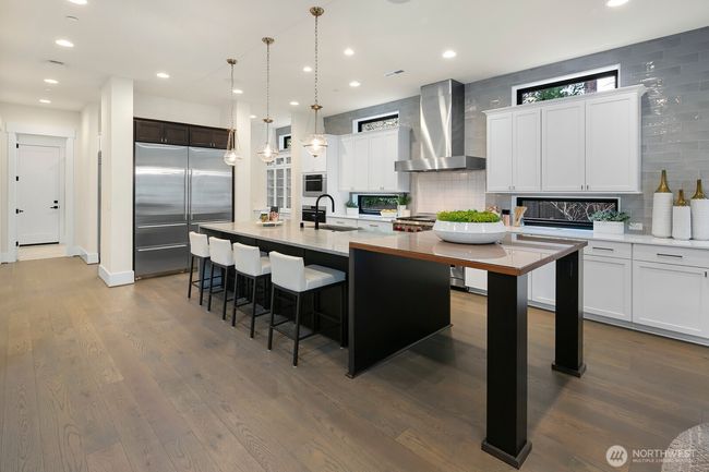 10906 Se 28 Th St, House other with 5 bedrooms, 5 bathrooms and 3 parking in Bellevue WA | Image 14