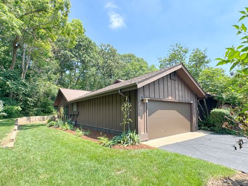42W396 Hawthorne Ct, St. Charles, IL, 60175-8243 | Card Image
