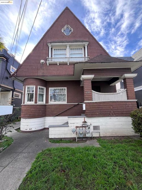 699 33rd St, Oakland, CA, 94609-2943 | Card Image