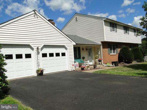 1530 Gateway Dr, Quakertown, PA, 18951-3800 | Card Image