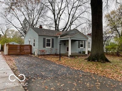 5742 Rosslyn Avenue, House other with 2 bedrooms, 1 bathrooms and null parking in Indianapolis IN | Image 1