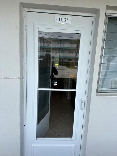 apt-103s-3922 Ne 166th St, North Miami Beach, FL, 33160-3807 | Card Image