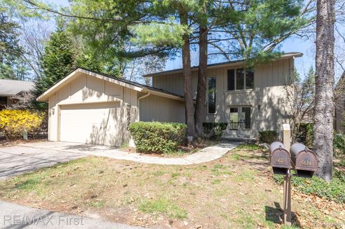 6620 Red Cedar Ln, West Bloomfield, MI, 48324-3766 | Card Image