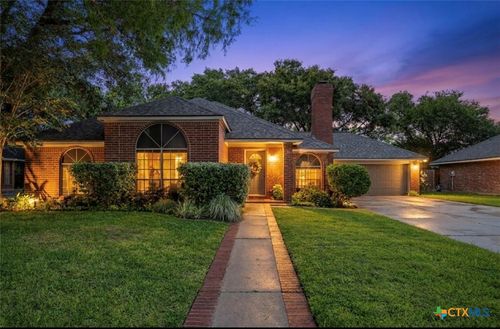 110 Champions Row, Victoria, TX, 77904-3311 | Card Image