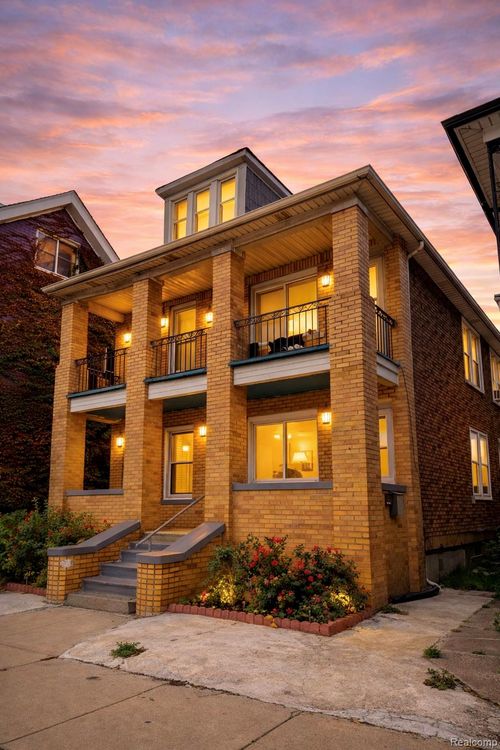 2361 Caniff St, Hamtramck, MI, 48212-2946 | Card Image