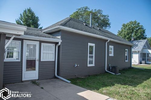 323 E Manning Ave, Ottumwa, IA, 52501-1331 | Card Image