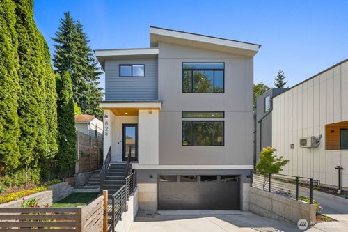 825 Ne 105th St, Seattle, WA, 98125-7430 | Card Image