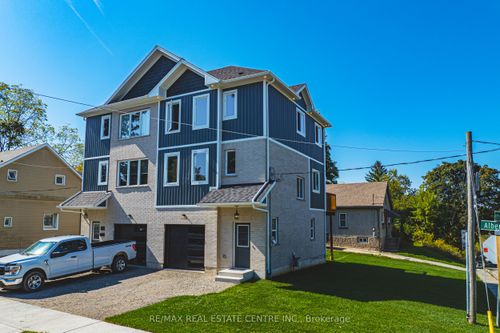 38 Albert St, Cambridge, ON, N1R | Card Image