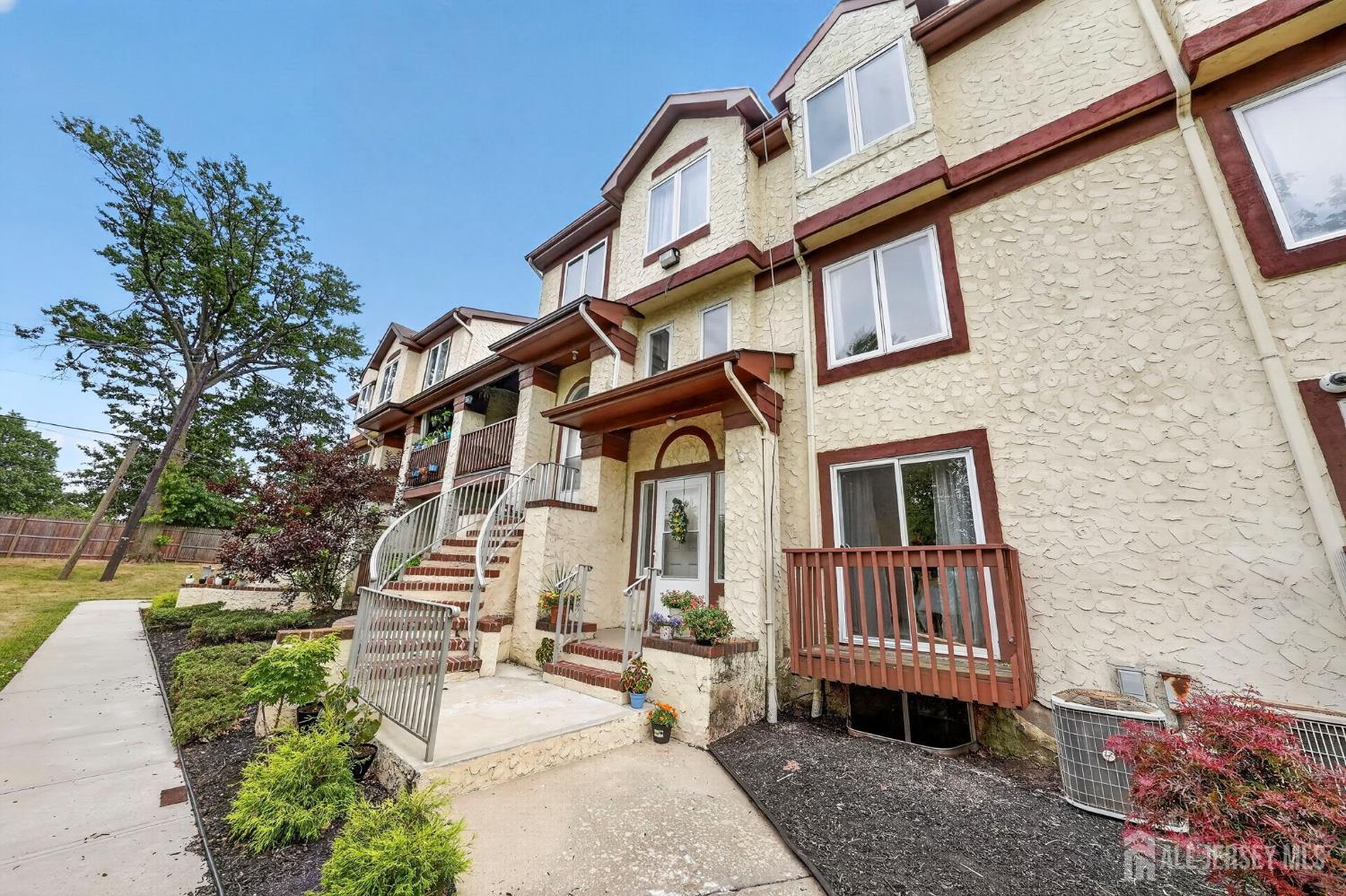 Residential in Woodbridge Proper 3