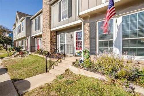 32 Abbey Rd, Euless, TX, 76039-4208 | Card Image