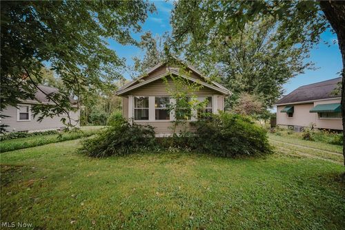 2821 Nesmith Lake Blvd, Akron, OH, 44314-3431 | Card Image