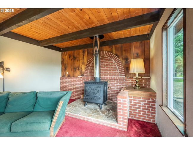 Living Room-Fireplace | Image 7