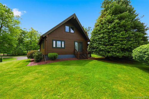 2 Linder Dr, New Paltz, NY, 12561-3813 | Card Image